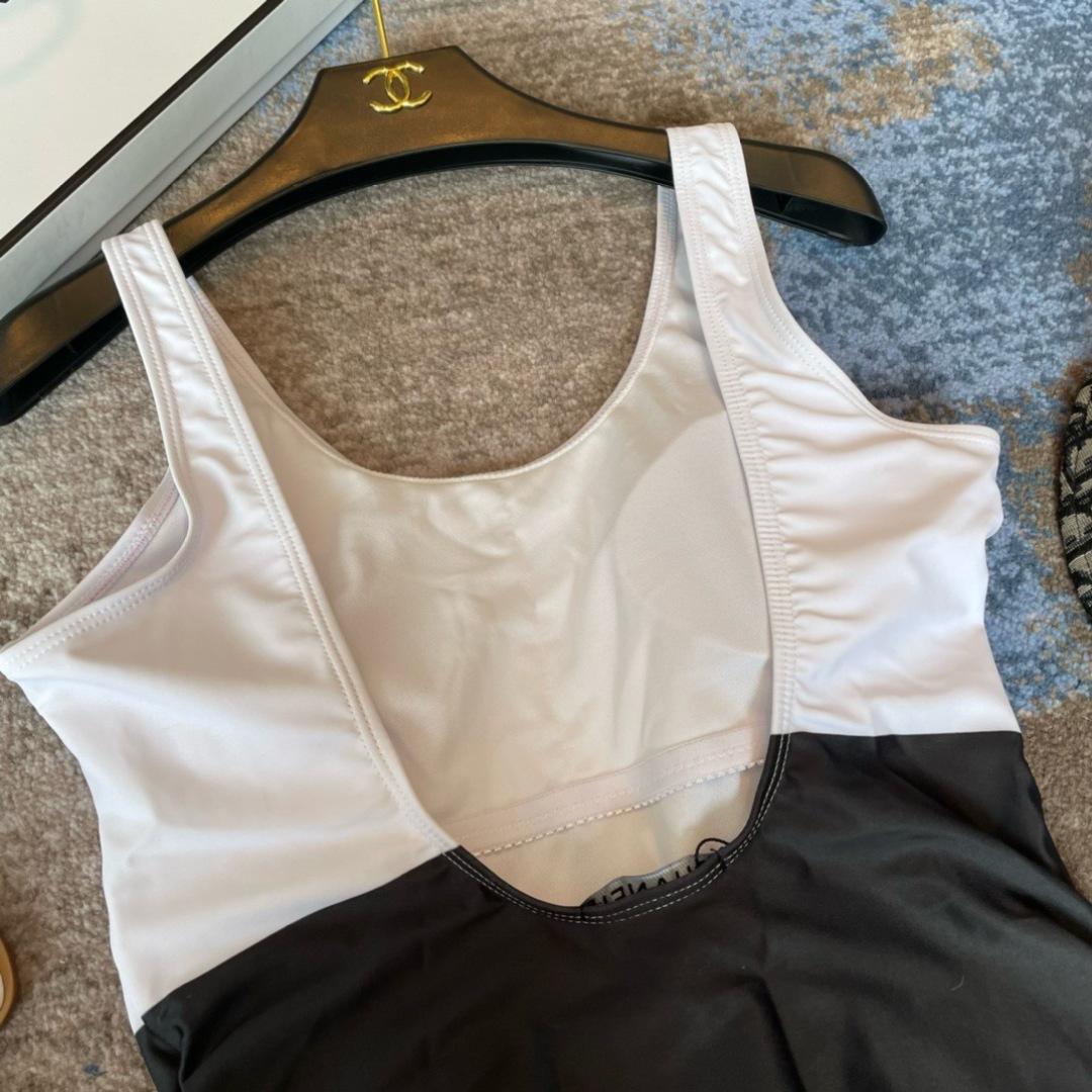 Chanel新款泳衣😍🥰适合多种场景的游泳衣🏊‍♀️海边 游泳池 温泉 水上乐园 漂流都可以😌内搭也完全
