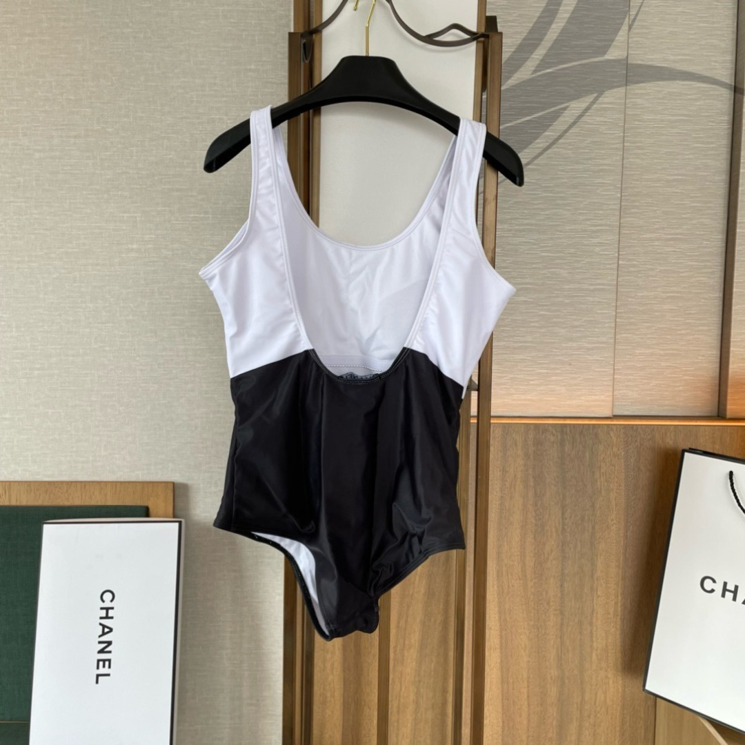 Chanel新款泳衣😍🥰适合多种场景的游泳衣🏊‍♀️海边 游泳池 温泉 水上乐园 漂流都可以😌内搭也完全