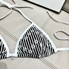 Chanel泳衣😍🥰适合多种场景的游泳衣🏊♀️海边 游泳池 温泉 水上乐园 漂流都可以😌内搭也完全可以 Chanel泳衣😍🥰适合多种场景的游泳衣🏊♀️海边 游泳池 温泉 水上乐园 漂流都可以😌内搭也完全可以