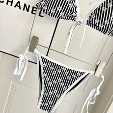 Chanel泳衣😍🥰适合多种场景的游泳衣🏊♀️海边 游泳池 温泉 水上乐园 漂流都可以😌内搭也完全可以 Chanel泳衣😍🥰适合多种场景的游泳衣🏊♀️海边 游泳池 温泉 水上乐园 漂流都可以😌内搭也完全可以