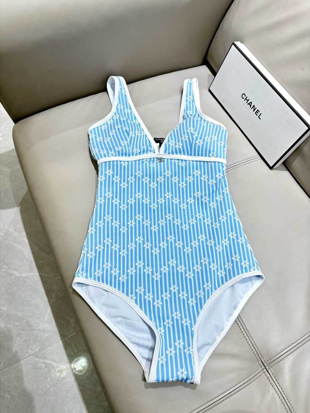 Chanel新款连体泳衣适合多种场景的游泳衣🏊‍♀️海边 游泳池 温泉 水上乐园 漂流都可以😌内搭也完全