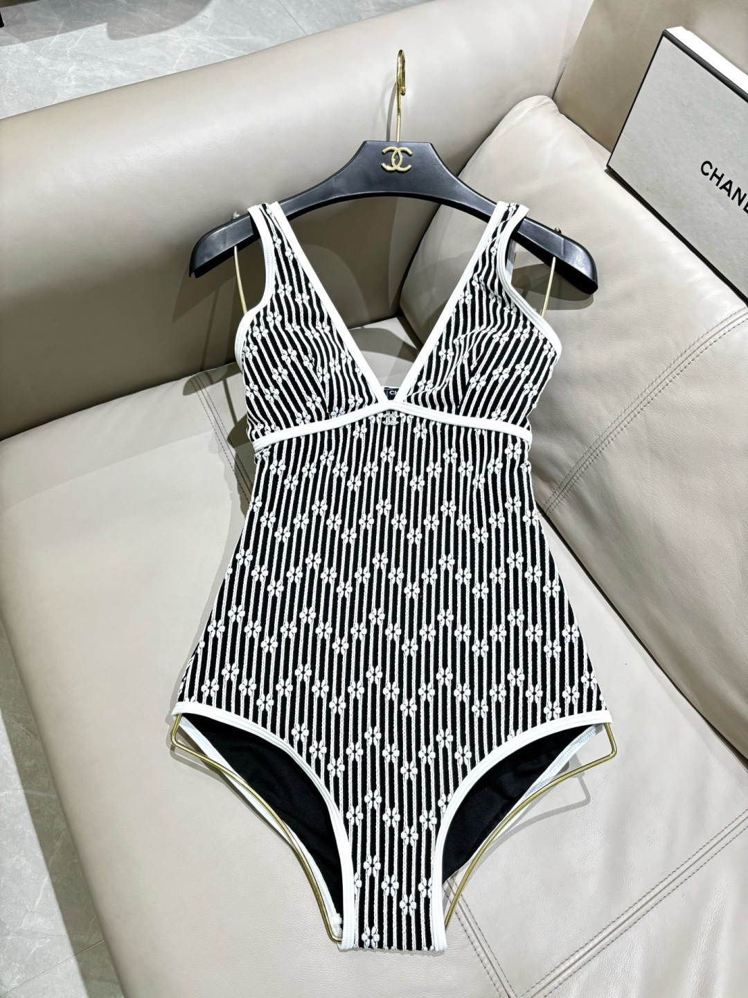 Chanel新款连体泳衣适合多种场景的游泳衣🏊‍♀️海边 游泳池 温泉 水上乐园 漂流都可以😌内搭也完全