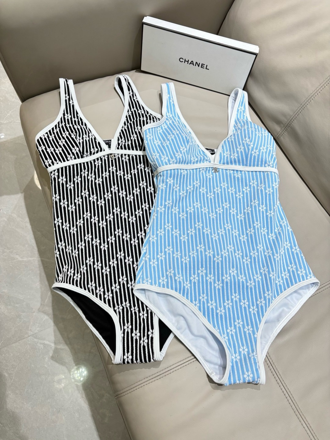 Chanel新款连体泳衣适合多种场景的游泳衣🏊‍♀️海边 游泳池 温泉 水上乐园 漂流都可以😌内搭也完全