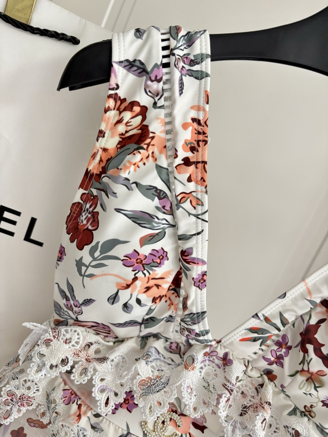 Chanel新款连体泳衣 实物超仙 拍不出来的美 🥰🥰💐💐适合多种场景的游泳衣🏊‍♀️海边 游泳池 温泉