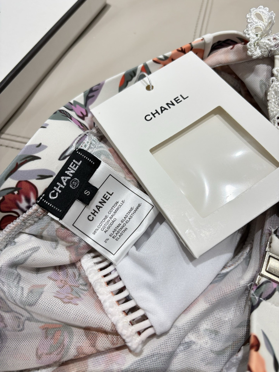 Chanel新款连体泳衣 实物超仙 拍不出来的美 🥰🥰💐💐适合多种场景的游泳衣🏊‍♀️海边 游泳池 温泉