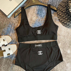 Chanel新款连体泳衣适合多种场景的游泳衣🏊♀️海边 游泳池 温泉 水上乐园 漂流都可以😌内搭也完全 Chanel新款连体泳衣适合多种场景的游泳衣🏊♀️海边 游泳池 温泉 水上乐园 漂流都可以😌内搭也完全