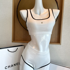 Chanel新款连体泳衣适合多种场景的游泳衣🏊♀️海边 游泳池 温泉 水上乐园 漂流都可以😌内搭也完全 Chanel新款连体泳衣适合多种场景的游泳衣🏊♀️海边 游泳池 温泉 水上乐园 漂流都可以😌内搭也完全