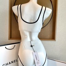 Chanel新款连体泳衣适合多种场景的游泳衣🏊♀️海边 游泳池 温泉 水上乐园 漂流都可以😌内搭也完全 Chanel新款连体泳衣适合多种场景的游泳衣🏊♀️海边 游泳池 温泉 水上乐园 漂流都可以😌内搭也完全