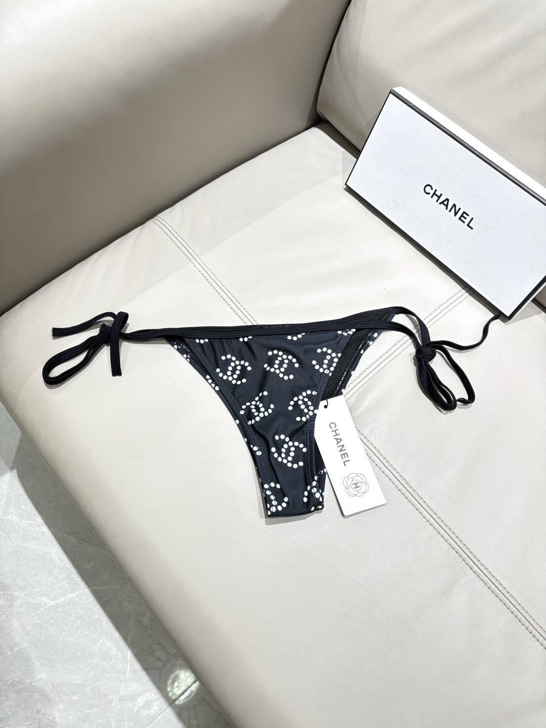 Chanel新款连体泳衣适合多种场景的游泳衣🏊‍♀️海边 游泳池 温泉 水上乐园 漂流都可以😌内搭也完全