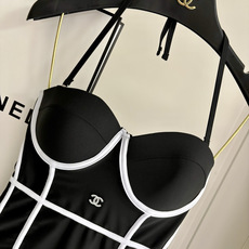 Chanel新款连体泳衣适合多种场景的游泳衣🏊♀️海边 游泳池 温泉 水上乐园 漂流都可以😌内搭也完全 Chanel新款连体泳衣适合多种场景的游泳衣🏊♀️海边 游泳池 温泉 水上乐园 漂流都可以😌内搭也完全