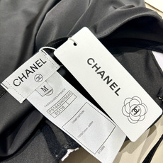 Chanel新款连体泳衣适合多种场景的游泳衣🏊♀️海边 游泳池 温泉 水上乐园 漂流都可以😌内搭也完全 Chanel新款连体泳衣适合多种场景的游泳衣🏊♀️海边 游泳池 温泉 水上乐园 漂流都可以😌内搭也完全