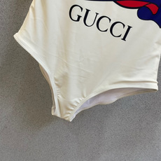 Gucci新款连体泳衣适合多种场景的游泳衣🏊♀️海边 游泳池 温泉 水上乐园 漂流都可以😌内搭也完全可 Gucci新款连体泳衣适合多种场景的游泳衣🏊♀️海边 游泳池 温泉 水上乐园 漂流都可以😌内搭也完全可