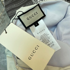 Gucci新款连体泳衣适合多种场景的游泳衣🏊♀️海边 游泳池 温泉 水上乐园 漂流都可以😌内搭也完全可 Gucci新款连体泳衣适合多种场景的游泳衣🏊♀️海边 游泳池 温泉 水上乐园 漂流都可以😌内搭也完全可