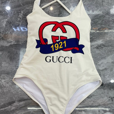 Gucci新款连体泳衣适合多种场景的游泳衣🏊♀️海边 游泳池 温泉 水上乐园 漂流都可以😌内搭也完全可 Gucci新款连体泳衣适合多种场景的游泳衣🏊♀️海边 游泳池 温泉 水上乐园 漂流都可以😌内搭也完全可
