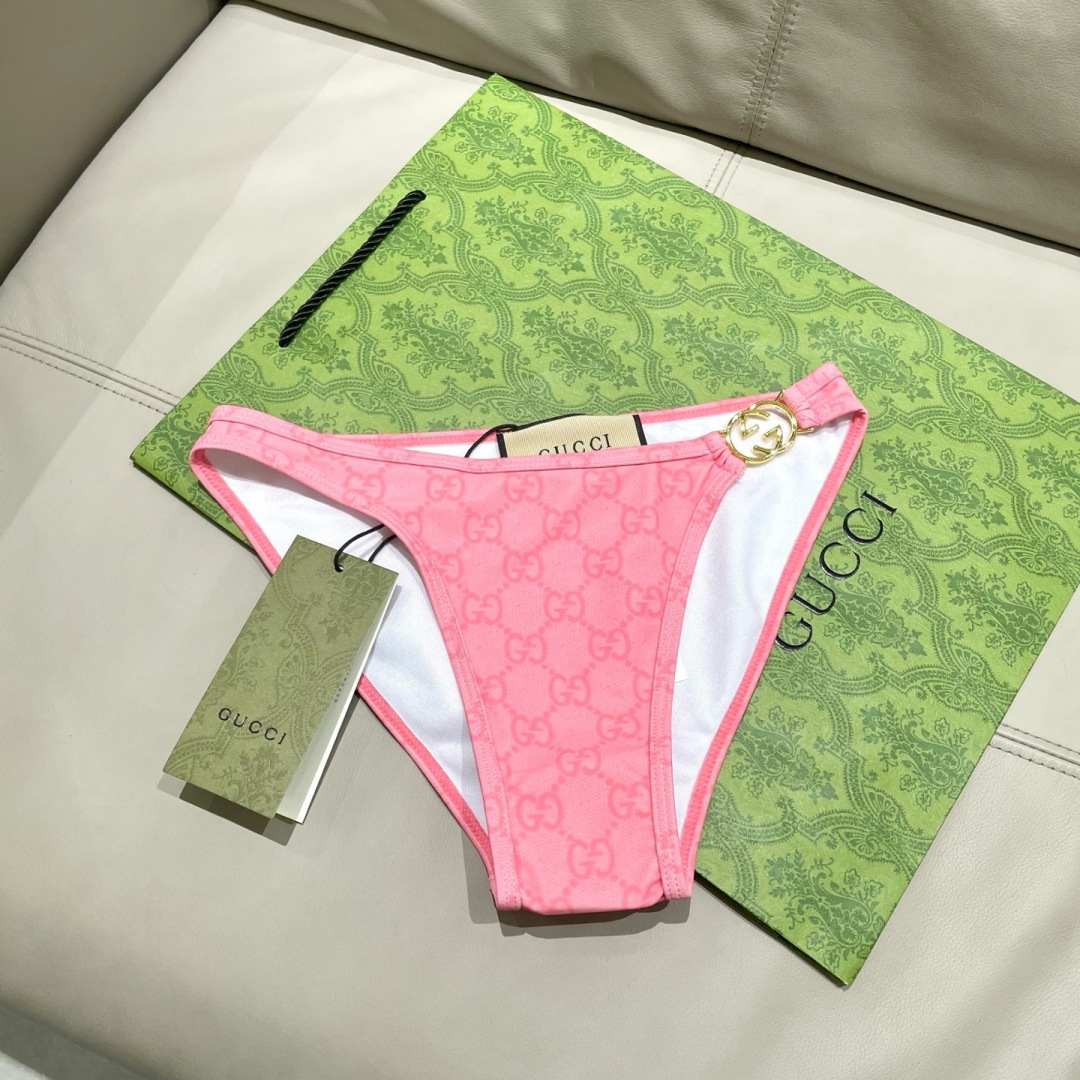 Gucci新款比基尼😍🥰适合多种场景的游泳衣🏊‍♀️海边 游泳池 温泉 水上乐园 漂流都可以😌内搭也完全