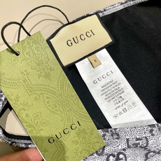 Gucci新款比基尼😍🥰适合多种场景的游泳衣🏊♀️海边 游泳池 温泉 水上乐园 漂流都可以😌内搭也完全 Gucci新款比基尼😍🥰适合多种场景的游泳衣🏊♀️海边 游泳池 温泉 水上乐园 漂流都可以😌内搭也完全