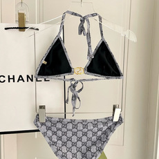 Gucci新款比基尼😍🥰适合多种场景的游泳衣🏊♀️海边 游泳池 温泉 水上乐园 漂流都可以😌内搭也完全 Gucci新款比基尼😍🥰适合多种场景的游泳衣🏊♀️海边 游泳池 温泉 水上乐园 漂流都可以😌内搭也完全