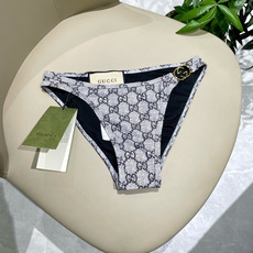 Gucci新款比基尼😍🥰适合多种场景的游泳衣🏊♀️海边 游泳池 温泉 水上乐园 漂流都可以😌内搭也完全 Gucci新款比基尼😍🥰适合多种场景的游泳衣🏊♀️海边 游泳池 温泉 水上乐园 漂流都可以😌内搭也完全