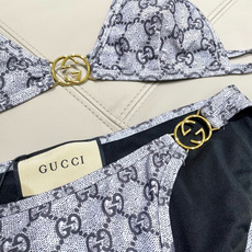 Gucci新款比基尼😍🥰适合多种场景的游泳衣🏊♀️海边 游泳池 温泉 水上乐园 漂流都可以😌内搭也完全 Gucci新款比基尼😍🥰适合多种场景的游泳衣🏊♀️海边 游泳池 温泉 水上乐园 漂流都可以😌内搭也完全
