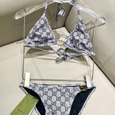Gucci新款比基尼😍🥰适合多种场景的游泳衣🏊♀️海边 游泳池 温泉 水上乐园 漂流都可以😌内搭也完全 Gucci新款比基尼😍🥰适合多种场景的游泳衣🏊♀️海边 游泳池 温泉 水上乐园 漂流都可以😌内搭也完全
