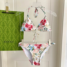 Gucci新款比基尼➕披纱长袖 👙❤️😍🥰适合多种场景的游泳衣🏊♀️海边 游泳池 温泉 水上乐园 漂流 Gucci新款比基尼➕披纱长袖 👙❤️😍🥰适合多种场景的游泳衣🏊♀️海边 游泳池 温泉 水上乐园 漂流