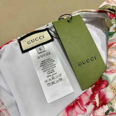 Gucci新款比基尼➕披纱长袖 👙❤️😍🥰适合多种场景的游泳衣🏊♀️海边 游泳池 温泉 水上乐园 漂流 Gucci新款比基尼➕披纱长袖 👙❤️😍🥰适合多种场景的游泳衣🏊♀️海边 游泳池 温泉 水上乐园 漂流