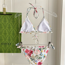 Gucci新款比基尼➕披纱长袖 👙❤️😍🥰适合多种场景的游泳衣🏊♀️海边 游泳池 温泉 水上乐园 漂流 Gucci新款比基尼➕披纱长袖 👙❤️😍🥰适合多种场景的游泳衣🏊♀️海边 游泳池 温泉 水上乐园 漂流