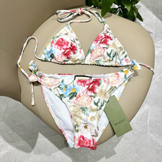 Gucci新款比基尼➕披纱长袖 👙❤️😍🥰适合多种场景的游泳衣🏊♀️海边 游泳池 温泉 水上乐园 漂流 Gucci新款比基尼➕披纱长袖 👙❤️😍🥰适合多种场景的游泳衣🏊♀️海边 游泳池 温泉 水上乐园 漂流