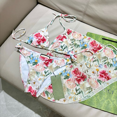 Gucci新款比基尼➕披纱长袖 👙❤️😍🥰适合多种场景的游泳衣🏊♀️海边 游泳池 温泉 水上乐园 漂流 Gucci新款比基尼➕披纱长袖 👙❤️😍🥰适合多种场景的游泳衣🏊♀️海边 游泳池 温泉 水上乐园 漂流