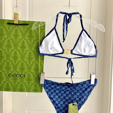 Gucci新款比基尼😍🥰适合多种场景的游泳衣🏊♀️海边 游泳池 温泉 水上乐园 漂流都可以😌内搭也完全 Gucci新款比基尼😍🥰适合多种场景的游泳衣🏊♀️海边 游泳池 温泉 水上乐园 漂流都可以😌内搭也完全