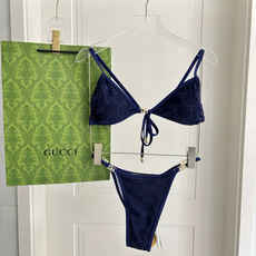 Gucci新款比基尼😍🥰适合多种场景的游泳衣🏊♀️海边 游泳池 温泉 水上乐园 漂流都可以😌内搭也完全 Gucci新款比基尼😍🥰适合多种场景的游泳衣🏊♀️海边 游泳池 温泉 水上乐园 漂流都可以😌内搭也完全