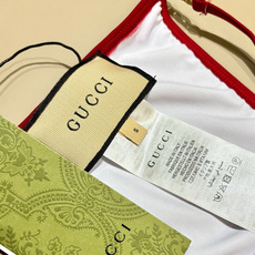 Gucci新款比基尼😍🥰适合多种场景的游泳衣🏊♀️海边 游泳池 温泉 水上乐园 漂流都可以😌内搭也完全 Gucci新款比基尼😍🥰适合多种场景的游泳衣🏊♀️海边 游泳池 温泉 水上乐园 漂流都可以😌内搭也完全