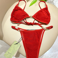 Gucci新款比基尼😍🥰适合多种场景的游泳衣🏊♀️海边 游泳池 温泉 水上乐园 漂流都可以😌内搭也完全 Gucci新款比基尼😍🥰适合多种场景的游泳衣🏊♀️海边 游泳池 温泉 水上乐园 漂流都可以😌内搭也完全