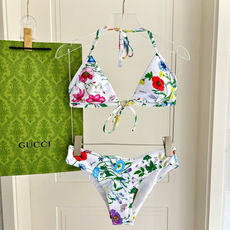 Gucci新款比基尼😍🥰适合多种场景的游泳衣🏊♀️海边 游泳池 温泉 水上乐园 漂流都可以😌内搭也完全 Gucci新款比基尼😍🥰适合多种场景的游泳衣🏊♀️海边 游泳池 温泉 水上乐园 漂流都可以😌内搭也完全