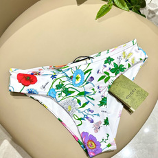 Gucci新款比基尼😍🥰适合多种场景的游泳衣🏊♀️海边 游泳池 温泉 水上乐园 漂流都可以😌内搭也完全 Gucci新款比基尼😍🥰适合多种场景的游泳衣🏊♀️海边 游泳池 温泉 水上乐园 漂流都可以😌内搭也完全