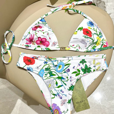 Gucci新款比基尼😍🥰适合多种场景的游泳衣🏊♀️海边 游泳池 温泉 水上乐园 漂流都可以😌内搭也完全 Gucci新款比基尼😍🥰适合多种场景的游泳衣🏊♀️海边 游泳池 温泉 水上乐园 漂流都可以😌内搭也完全