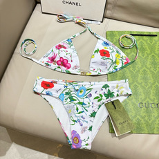 Gucci新款比基尼😍🥰适合多种场景的游泳衣🏊♀️海边 游泳池 温泉 水上乐园 漂流都可以😌内搭也完全 Gucci新款比基尼😍🥰适合多种场景的游泳衣🏊♀️海边 游泳池 温泉 水上乐园 漂流都可以😌内搭也完全