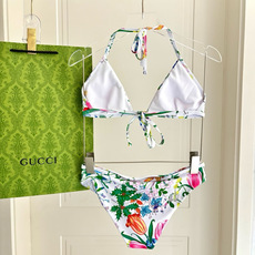 Gucci新款比基尼😍🥰适合多种场景的游泳衣🏊♀️海边 游泳池 温泉 水上乐园 漂流都可以😌内搭也完全 Gucci新款比基尼😍🥰适合多种场景的游泳衣🏊♀️海边 游泳池 温泉 水上乐园 漂流都可以😌内搭也完全