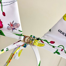 Gucci新款比基尼😍🥰适合多种场景的游泳衣🏊♀️海边 游泳池 温泉 水上乐园 漂流都可以😌内搭也完全 Gucci新款比基尼😍🥰适合多种场景的游泳衣🏊♀️海边 游泳池 温泉 水上乐园 漂流都可以😌内搭也完全