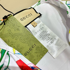 Gucci新款比基尼😍🥰适合多种场景的游泳衣🏊♀️海边 游泳池 温泉 水上乐园 漂流都可以😌内搭也完全 Gucci新款比基尼😍🥰适合多种场景的游泳衣🏊♀️海边 游泳池 温泉 水上乐园 漂流都可以😌内搭也完全