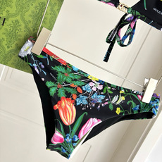 Gucci古奇新款比基尼泳衣👙❤️😍🥰适合多种场景的游泳衣🏊♀️海边 游泳池 温泉 水上乐园 漂流都可 Gucci古奇新款比基尼泳衣👙❤️😍🥰适合多种场景的游泳衣🏊♀️海边 游泳池 温泉 水上乐园 漂流都可