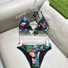 Gucci古奇新款比基尼泳衣👙❤️😍🥰适合多种场景的游泳衣🏊♀️海边 游泳池 温泉 水上乐园 漂流都可 Gucci古奇新款比基尼泳衣👙❤️😍🥰适合多种场景的游泳衣🏊♀️海边 游泳池 温泉 水上乐园 漂流都可