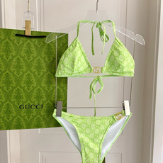 Gucci古奇新款比基尼泳衣👙❤️😍🥰适合多种场景的游泳衣🏊♀️海边 游泳池 温泉 水上乐园 漂流都可 Gucci古奇新款比基尼泳衣👙❤️😍🥰适合多种场景的游泳衣🏊♀️海边 游泳池 温泉 水上乐园 漂流都可