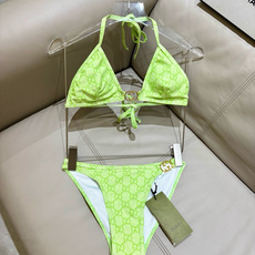 Gucci古奇新款比基尼泳衣👙❤️😍🥰适合多种场景的游泳衣🏊♀️海边 游泳池 温泉 水上乐园 漂流都可 Gucci古奇新款比基尼泳衣👙❤️😍🥰适合多种场景的游泳衣🏊♀️海边 游泳池 温泉 水上乐园 漂流都可