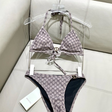 Gucci古奇新款比基尼泳衣👙❤️😍🥰适合多种场景的游泳衣🏊♀️海边 游泳池 温泉 水上乐园 漂流都可 Gucci古奇新款比基尼泳衣👙❤️😍🥰适合多种场景的游泳衣🏊♀️海边 游泳池 温泉 水上乐园 漂流都可