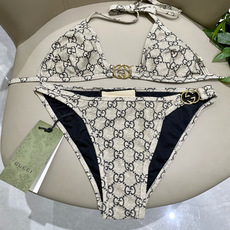 Gucci古奇新款比基尼泳衣👙❤️😍🥰适合多种场景的游泳衣🏊♀️海边 游泳池 温泉 水上乐园 漂流都可 Gucci古奇新款比基尼泳衣👙❤️😍🥰适合多种场景的游泳衣🏊♀️海边 游泳池 温泉 水上乐园 漂流都可