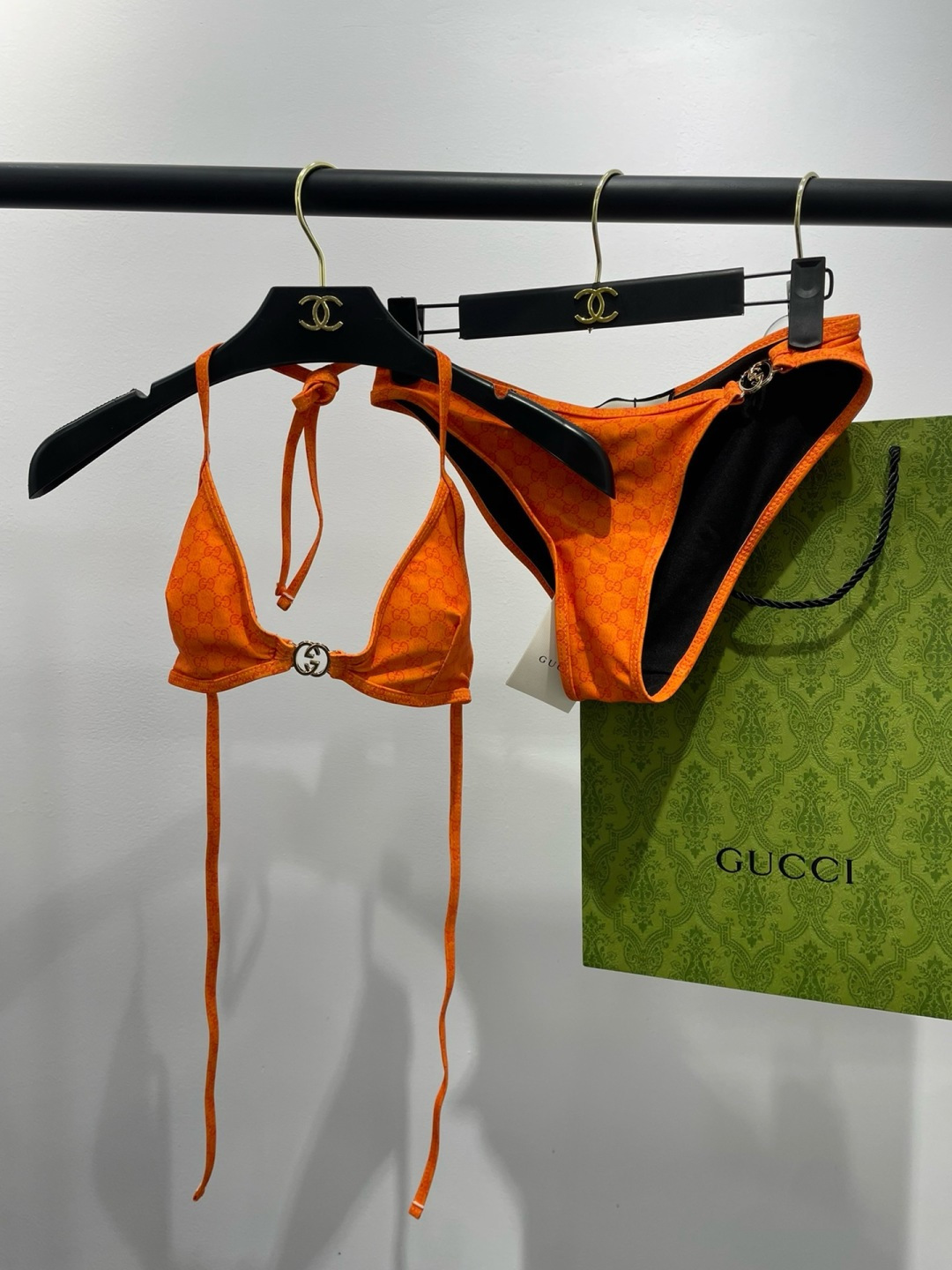 Gucci古奇新款比基尼泳衣👙❤️😍🥰适合多种场景的游泳衣🏊‍♀️海边 游泳池 温泉 水上乐园 漂流都可