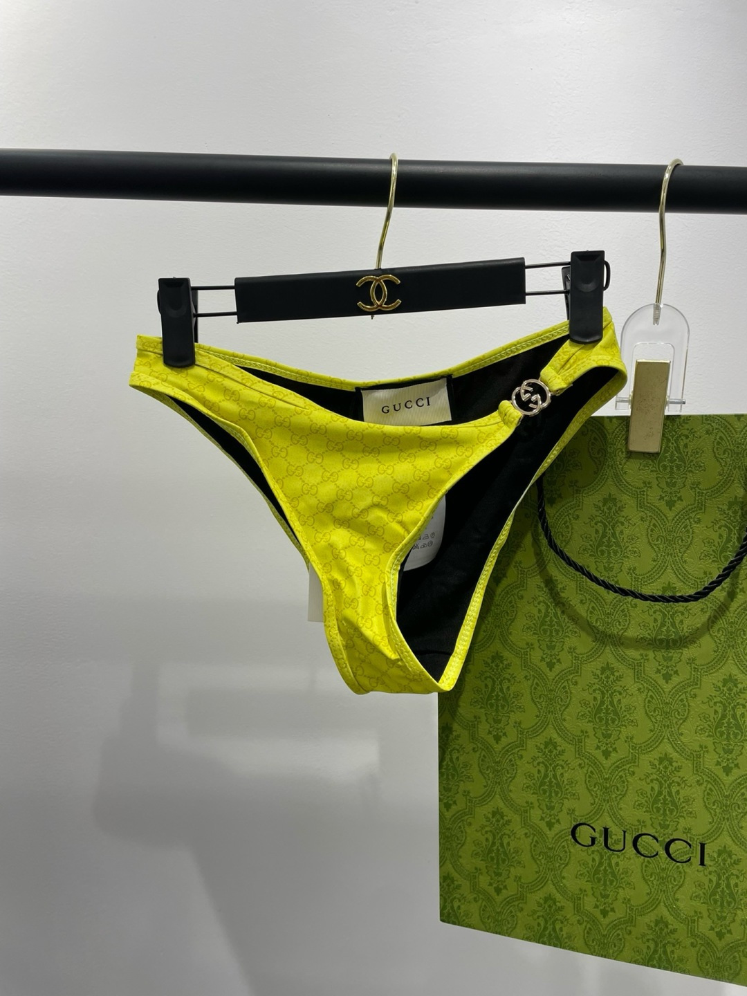 Gucci古奇新款比基尼泳衣👙❤️😍🥰适合多种场景的游泳衣🏊‍♀️海边 游泳池 温泉 水上乐园 漂流都可