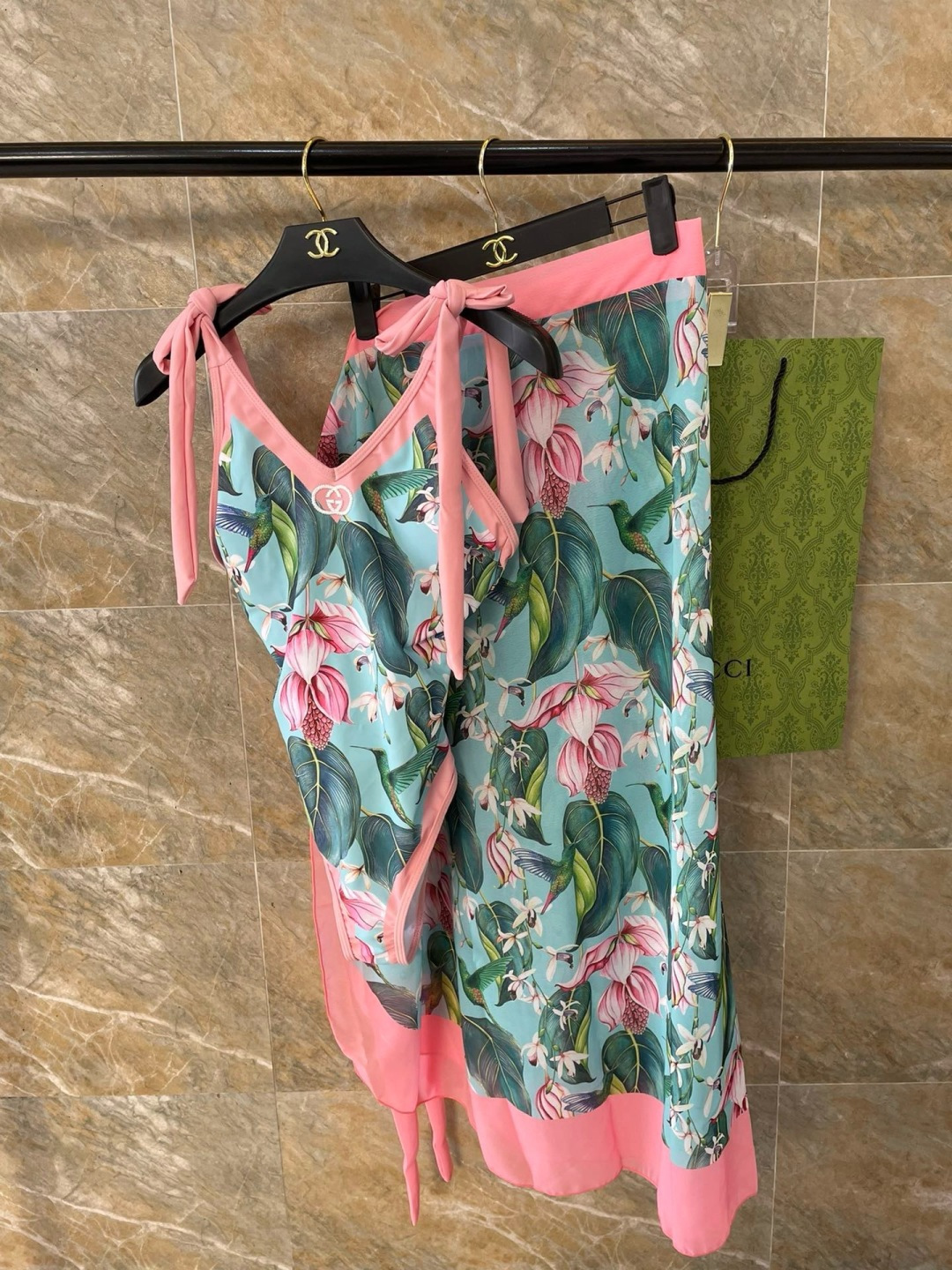 Gucci新款泳衣2件套 😍🥰适合多种场景的游泳衣🏊‍♀️海边 游泳池 温泉 水上乐园 漂流都可以😌内搭