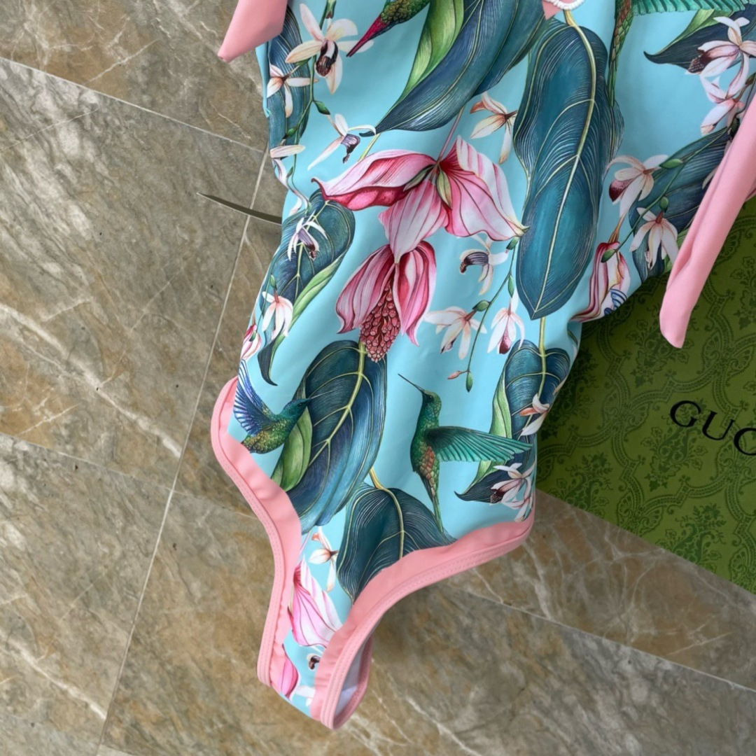 Gucci新款泳衣2件套 😍🥰适合多种场景的游泳衣🏊‍♀️海边 游泳池 温泉 水上乐园 漂流都可以😌内搭